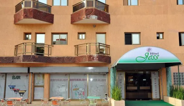 Offre d’emploi au Togo : Hôtel JESS recrute Serveur/Serveuse