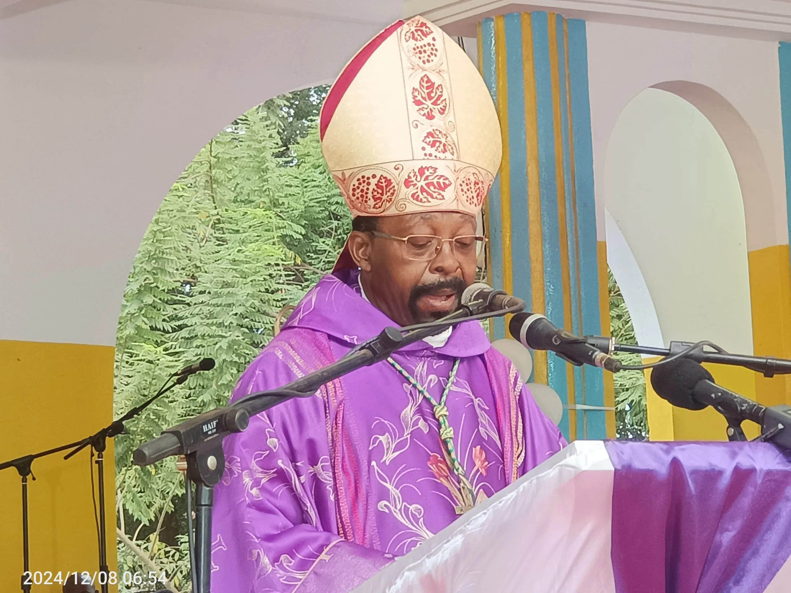 Mgr Isaac Jogues Gaglo, nouvel Archevêque métropolitain de Lomé, officiellement installé.